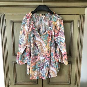 Woman’s XL romantic subtle multi-colored blouse.